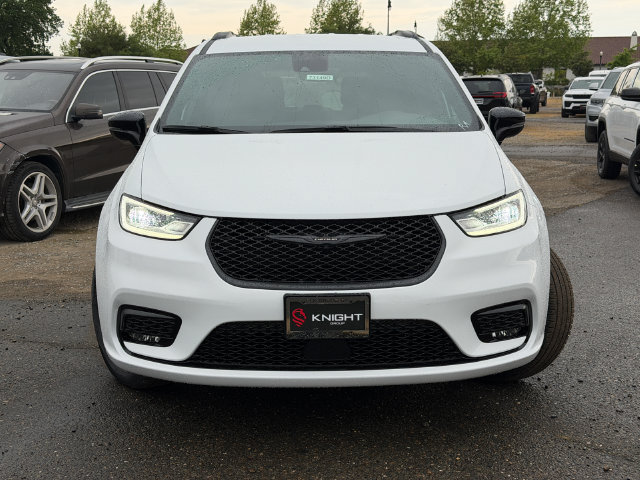 New 2026 Chrysler Pacifica Select AWD/4WD image 3