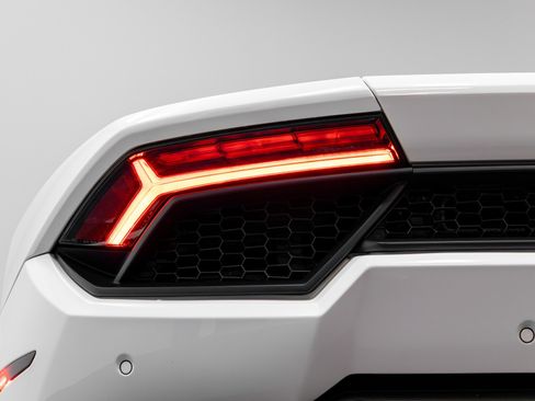 Used 2019 Lamborghini Huracan LP 580-2 RWD image 40