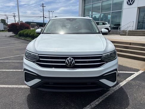 Certified 2023 Volkswagen Tiguan SE w/ Panoramic Sunroof Package FWD image 8