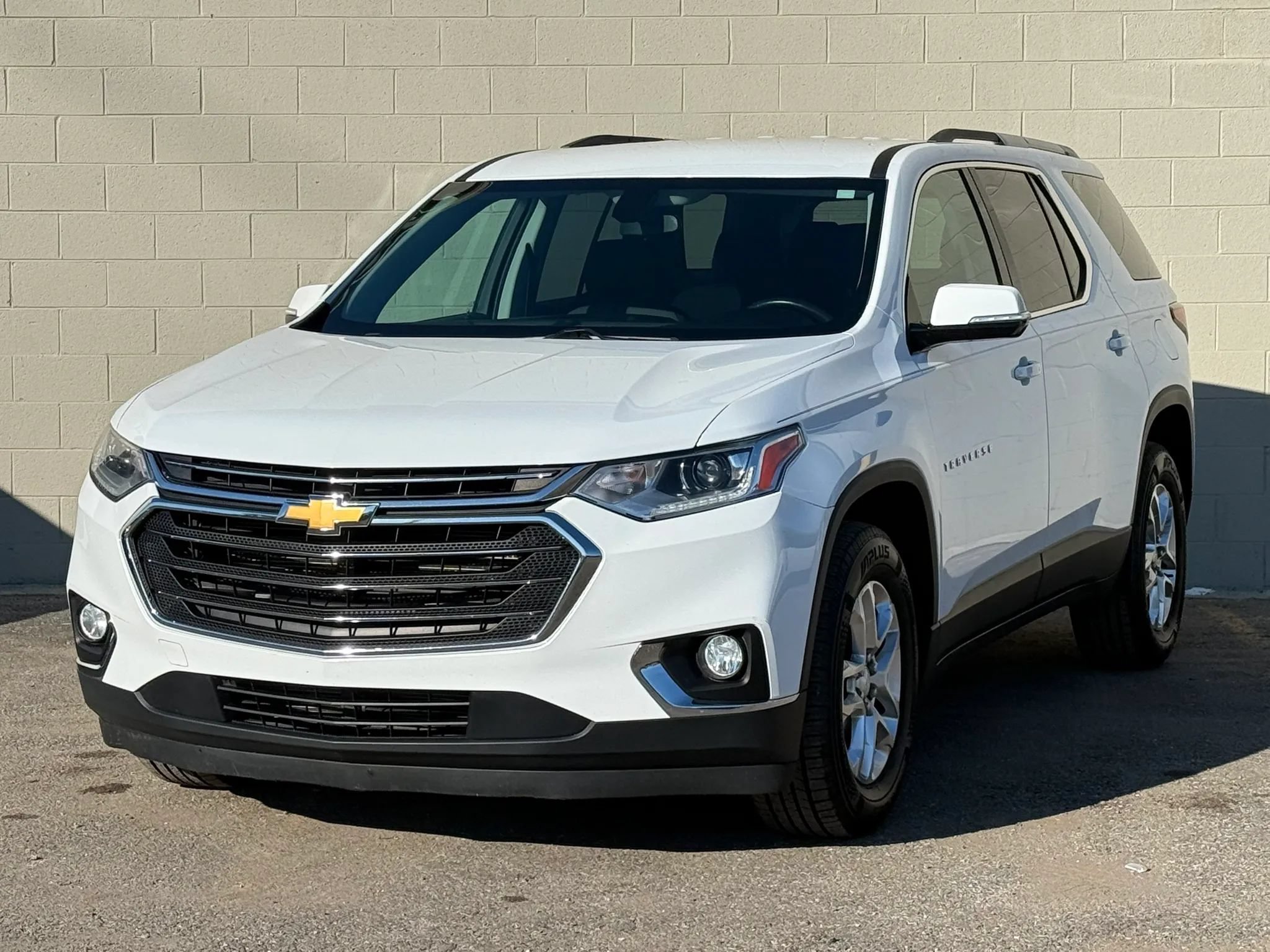 Used 2018 Chevrolet Traverse LT FWD image 2