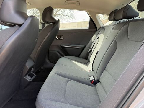 Used 2025 Kia K4 LXS image 28