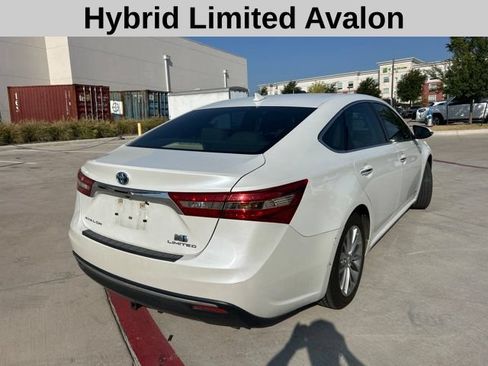 Used 2017 Toyota Avalon Limited FWD image 3