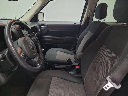 Used 2014 Jeep Patriot Latitude w/ Sun/Sound Group AWD/4WD image 17