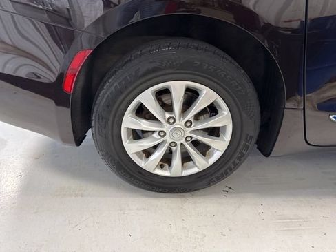 Used 2017 Chrysler Pacifica Touring-L FWD image 46