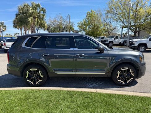 Used 2024 Kia Telluride S w/ S Sunroof Package image 3