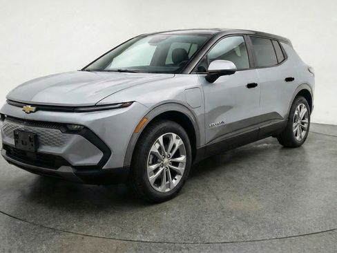 Used 2025 Chevrolet Equinox LT image 3