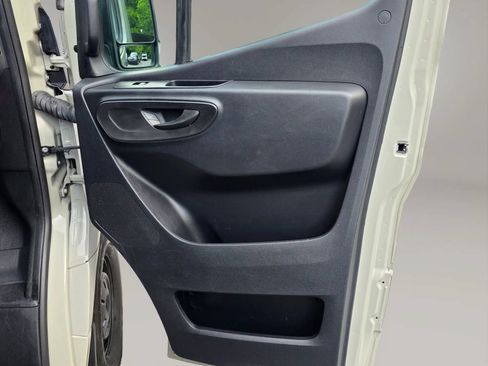 Used 2021 Mercedes-Benz Sprinter 2500 w/ Premium Package image 33