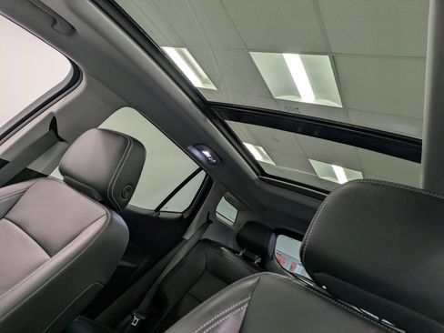 Used 2023 GMC Terrain SLT w/ Tech Package image 21