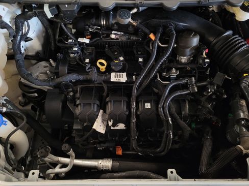 Used 2019 Ford Edge SE FWD image 30