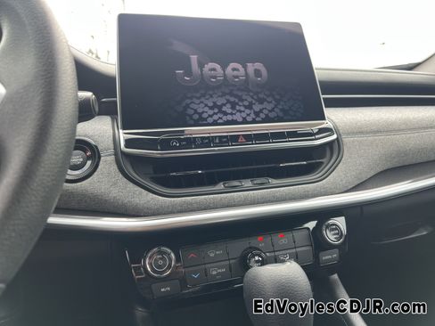 Used 2023 Jeep Compass Sport image 34