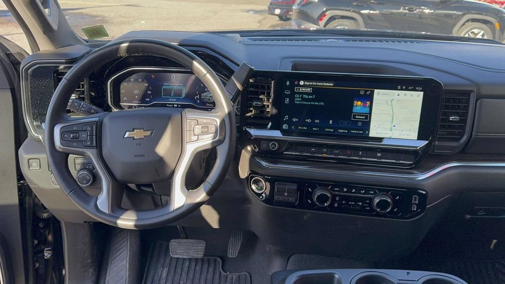 Used 2025 Chevrolet Silverado 1500 LT AWD/4WD image 11