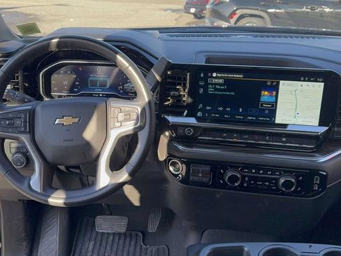 Used 2025 Chevrolet Silverado 1500 LT AWD/4WD image 11