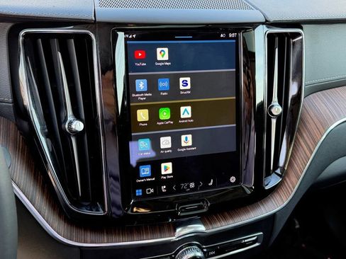 Certified 2023 Volvo XC60 B6 Ultimate w/ Climate Package image 28