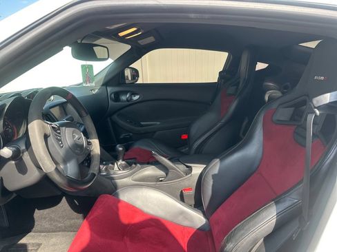 Used 2019 Nissan 370Z NISMO RWD image 9
