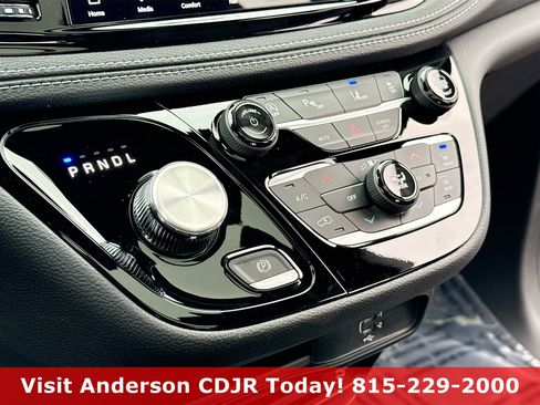 New 2026 Chrysler Pacifica Select image 12