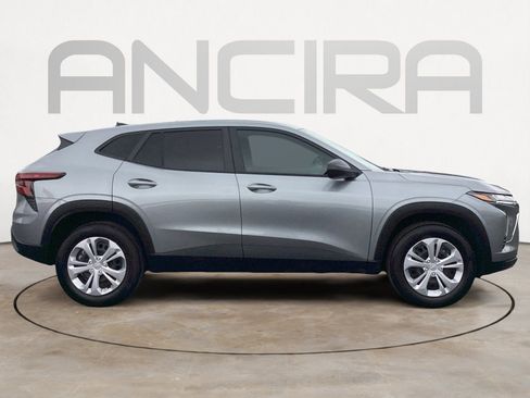Used 2026 Chevrolet Trax LS FWD image 15