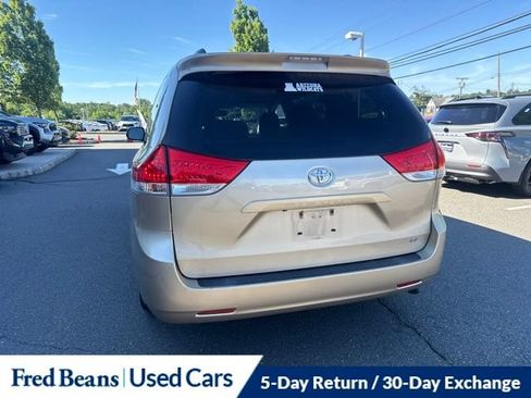 Used 2014 Toyota Sienna LE FWD image 9