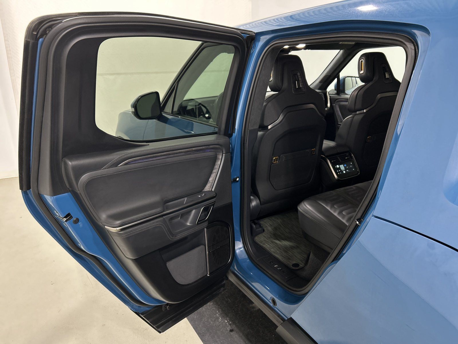 Used 2022 Rivian R1T Adventure AWD/4WD image 17