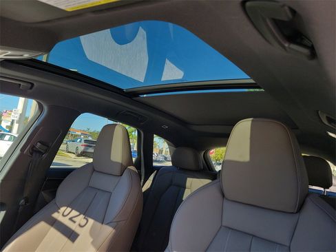 Used 2025 Audi Q5 Premium Plus w/ Premium Plus image 16