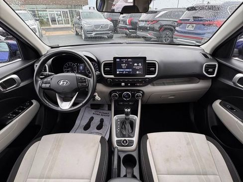 Used 2022 Hyundai Venue SEL FWD image 15