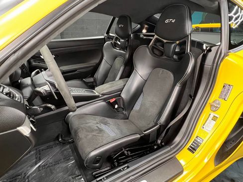 Used 2023 Porsche 718 Cayman GT4 RWD image 4