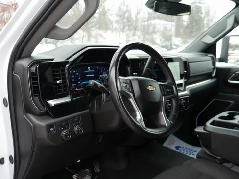 Used 2025 Chevrolet Silverado 2500 LT w/ Convenience Package image 10