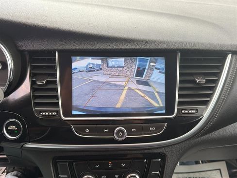 Used 2021 Buick Encore Preferred AWD/4WD image 23