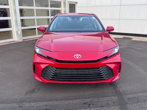 Used 2025 Toyota Camry LE image 8