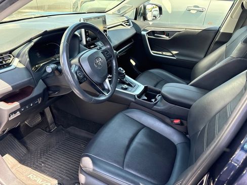 Used 2020 Toyota RAV4 Limited AWD/4WD image 8