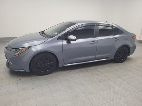 Used 2022 Toyota Corolla LE image 2