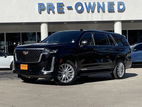 Used 2023 Cadillac Escalade ESV Premium Luxury image 2