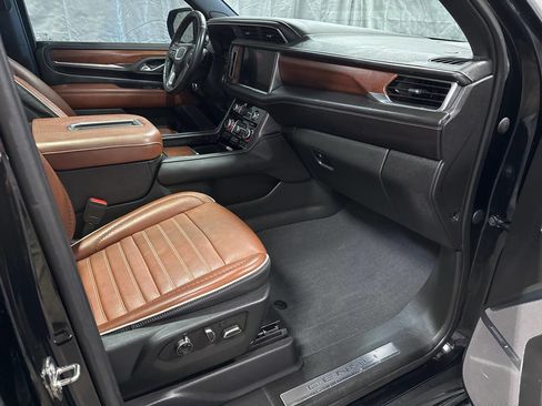 Used 2023 GMC Yukon XL Denali Ultimate image 10
