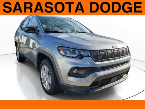 Used 2022 Jeep Compass Latitude image 1
