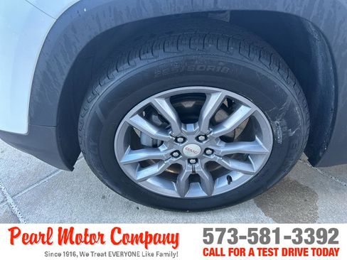 Certified 2022 GMC Terrain SLT AWD/4WD image 8