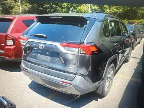 Used 2019 Toyota RAV4 Limited w/ Advanced Technology Package AWD/4WD image 3