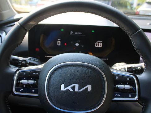 Certified 2025 Kia Sorento EX FWD image 27