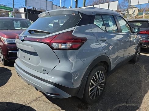 Used 2021 Nissan Kicks SV image 3