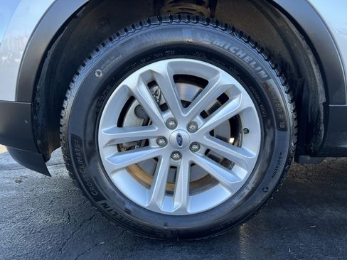 Used 2015 Ford Explorer XLT w/ Equipment Group 202A image 10