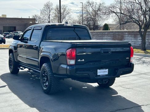 Used 2018 Toyota Tacoma SR image 3