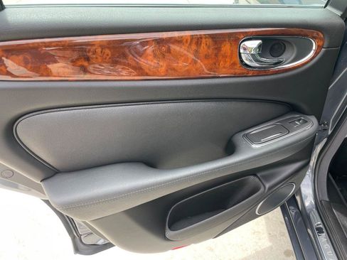 Used 2004 Jaguar XJ8 RWD image 22