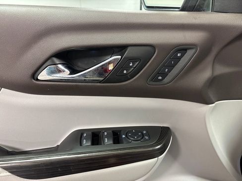 Used 2017 GMC Acadia SLT w/ LPO, Floor Liner Package image 23