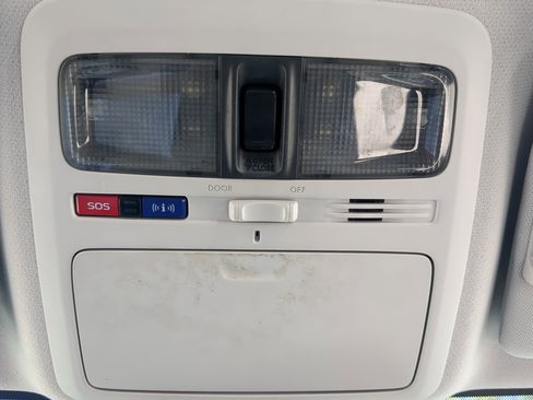 Used 2018 Subaru Forester 2.5i Premium w/ All-Weather Package image 11