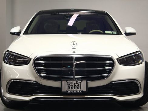 Used 2022 Mercedes-Benz S 500 4MATIC image 3