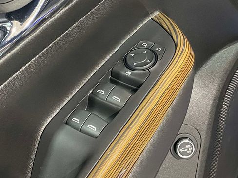 Used 2023 GMC Acadia SLE w/ Driver Convenience Package AWD/4WD image 19