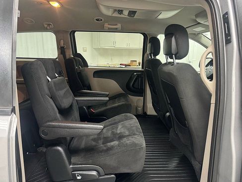 Used 2017 Dodge Grand Caravan SXT w/ Quick Order Package 29G SXT image 14