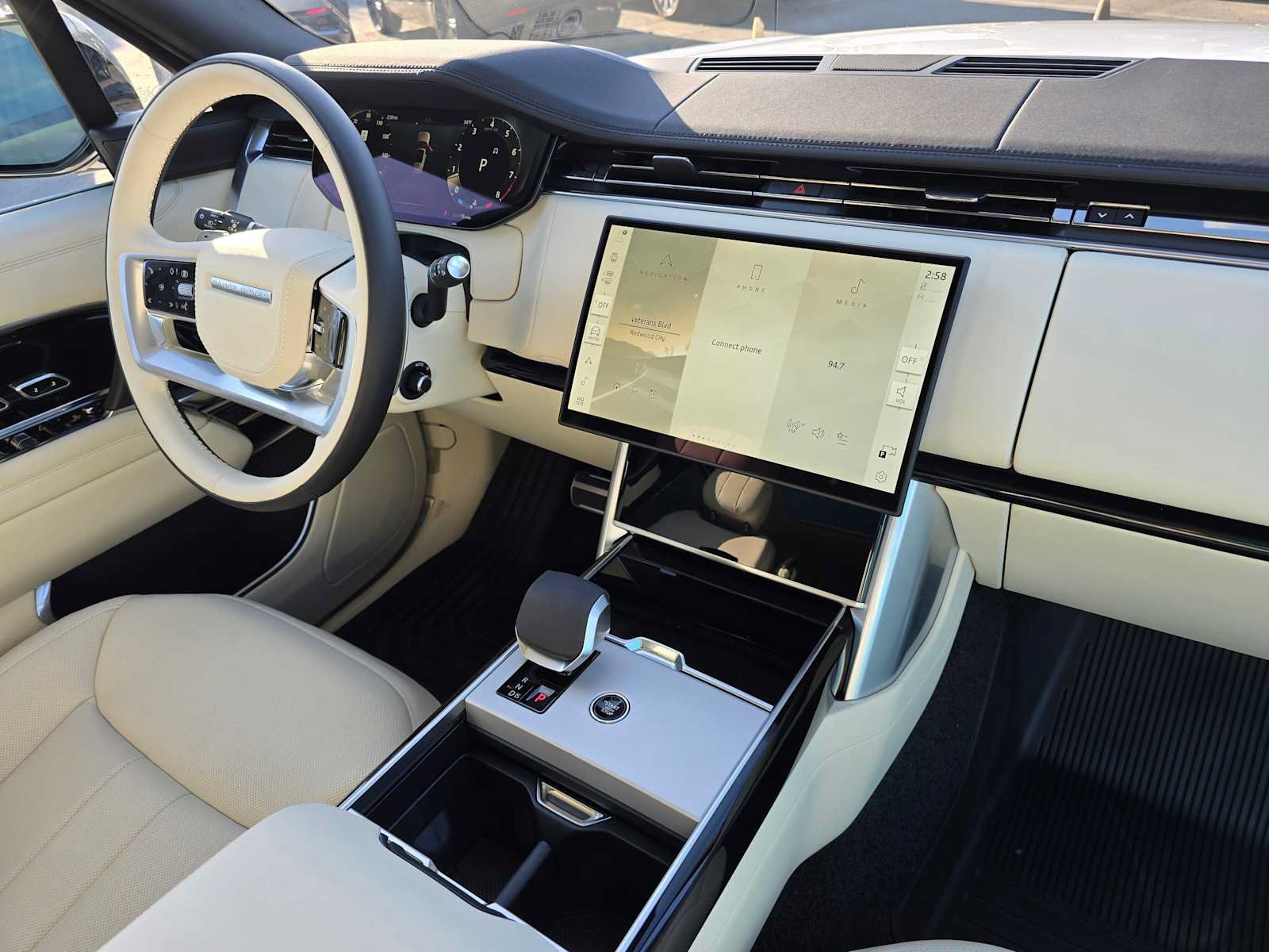 New 2025 Land Rover Range Rover Long Wheelbase SE AWD/4WD image 10