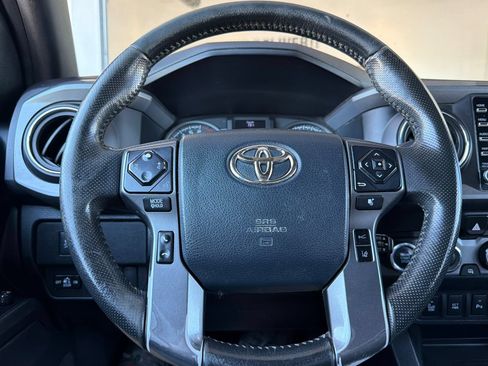 Used 2020 Toyota Tacoma TRD Off-Road w/ Technology Package AWD/4WD image 22