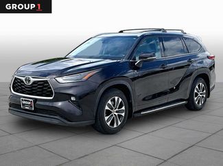 Used 2022 Toyota Highlander XLE FWD video 1