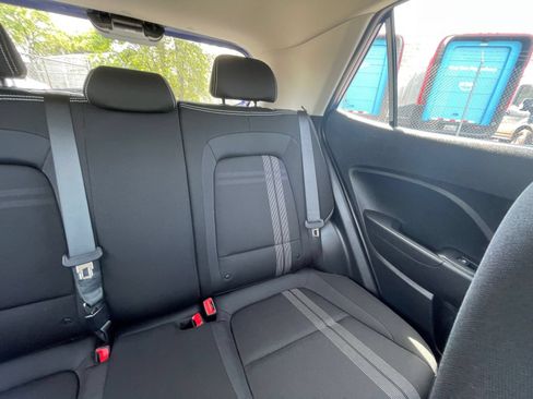 Used 2025 Hyundai Venue SEL FWD image 37