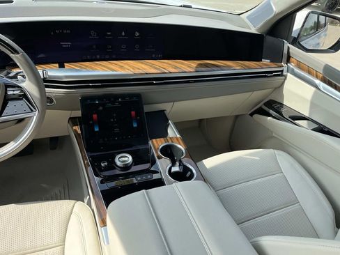 Certified 2025 Cadillac Escalade Sport Platinum image 15